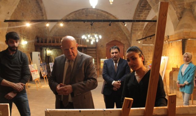 Üniversite öğrencilerinin gözünden Bayburt'un tarihi ve medeniyeti tuvallere ustaca resmedildi