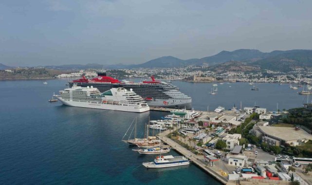 Ünlü iş adamı Richard Branson'a ait dev yolcu gemisi Bodrum'da