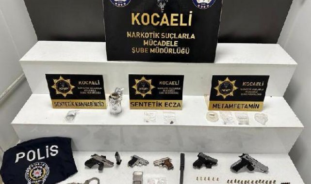 Uyuşturucu operasyonunda polis yeleği ve kelepçe ele geçirildi; 1 tutuklama
