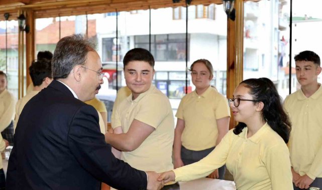 Vali Kızılkaya, dereceye giren öğrenciler ile buluştu