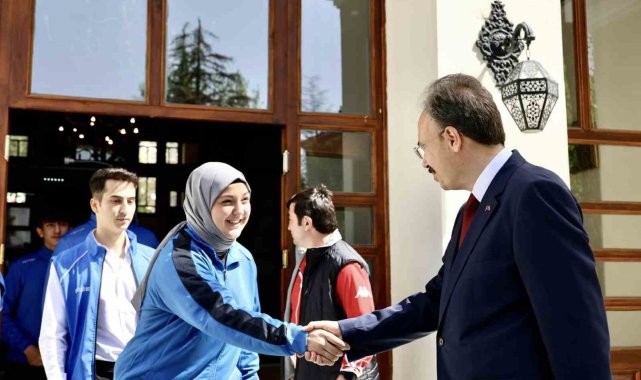 Vali Kızılkaya gençleri makamında ağırladı