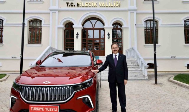 Vali Kızılkaya, TOGG'un sürücü koltuğuna oturdu