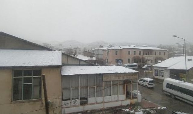 Van'da dolu yağışı etkili oldu