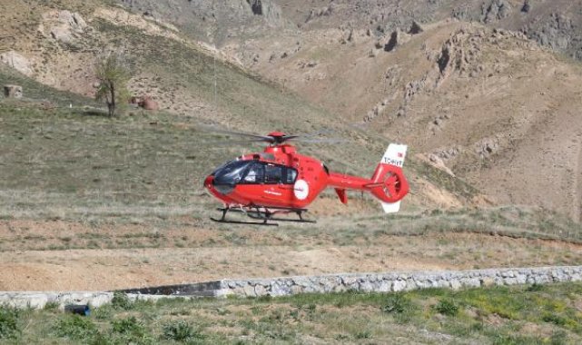 Van'da kalp krizi geçiren hastaya ambulans helikopterle sevk