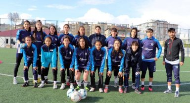 Vanlı kadın futbolcular 45 gol atıp, 1 gol yiyerek şampiyon oldu