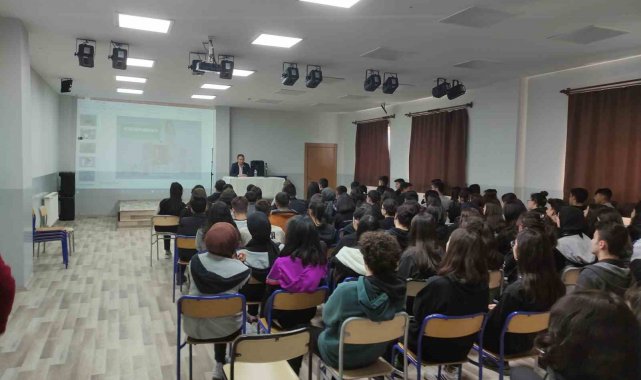 VHO kariyer günlerinde öğrencilerle buluştu
