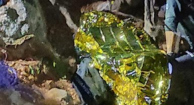 Yamaç paraşütü yapan Rus turist kayalıklara çakıldı