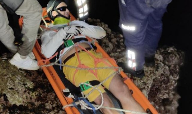Yamaç paraşütüyle kayalıklara çakılan turist, 10 saatte kurtarıldı