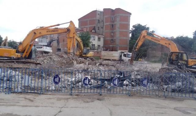 Yıkılan türbeden çıkarılan kemik parçaları inceleme için Hitit Üniversitesi'ne gönderildi