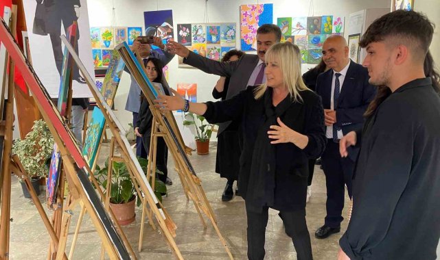 Yıl sonu resim sergisi beğeni topladı