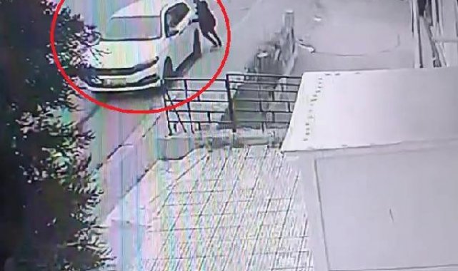 Yokuş aşağı hareket eden otomobili, tek başına durdurdu