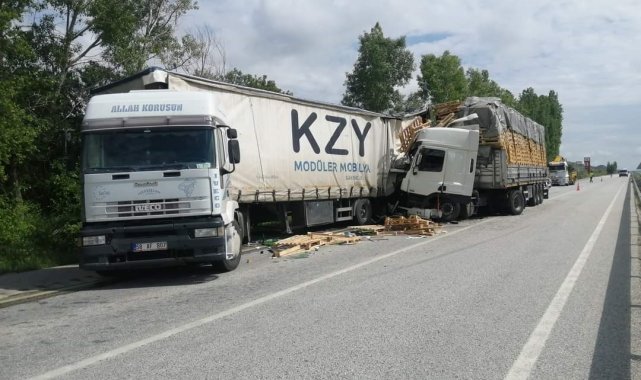 Yol kenarına park eden tıra arkadan gelen başka tır çarptı