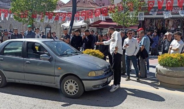 Yol verme tartışmasında yaya ile kendisine silah çektiğini öne süren sürücü, karşılıklı şikayetçi oldu