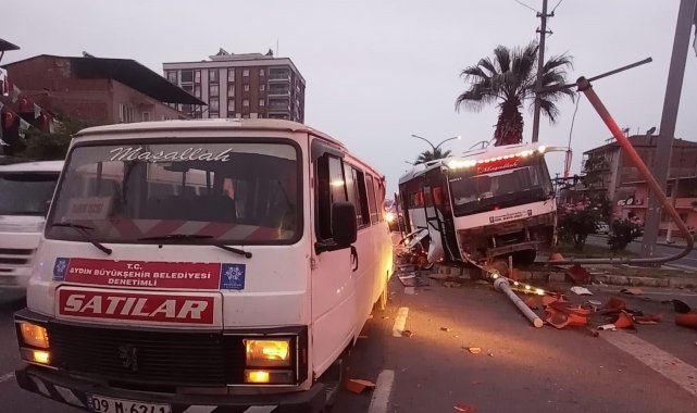 Yolcu minibüsü ile servis aracı çarpıştı: 3 yaralı