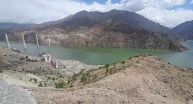 Yusufeli Barajı'nda su seviyesi 126 metreye ulaştı; eski ilçe merkezi görünmez oldu