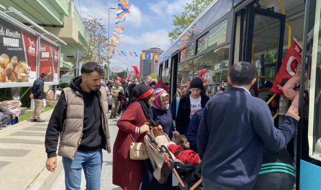 Yüz binlerce vatandaş Büyük İstanbul Mitingi'ne akın ediyor