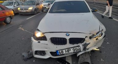 Zeytinburnu'nda 1 mayıs görevine giden polisler kaza yaptı