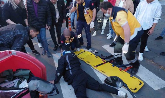 Zonguldak'ta otomobil motorlu kuryeye çarptı