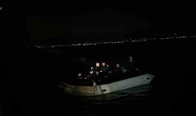 19 düzensiz göçmen kurtarıldı, 27'si yakalandı