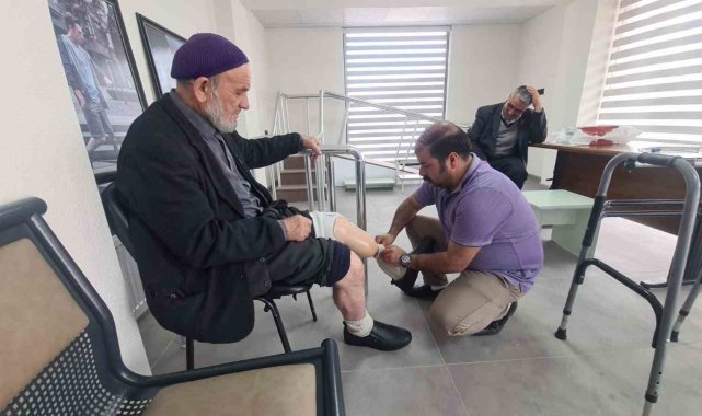 1967 yılında gazi olan adama 77 yaşında protez bacak takıldı