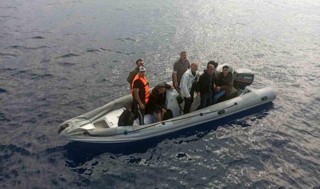 2 göçmen kaçakçılığı şüphelisi yakalandı, 6 göçmen kurtarıldı