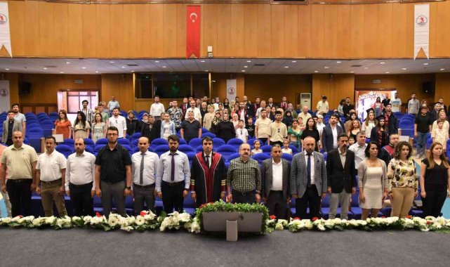 300 öğrencinin mezuniyet heyecanı