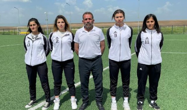 3'üncü ligde şampiyon olan Muşlu kızlar, Play-Off maçlarına gidemiyor