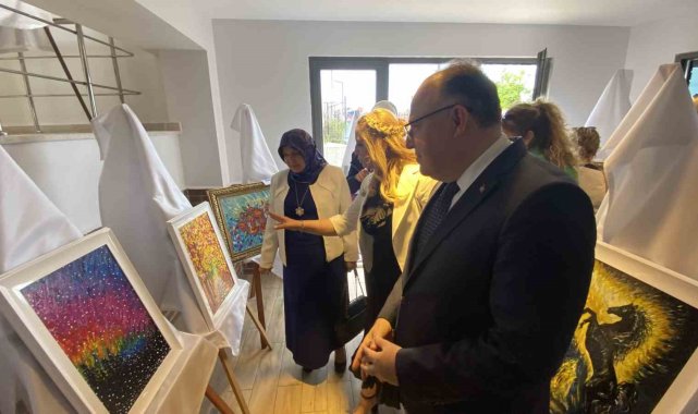 'Kadın El Ele' sergisi açıldı