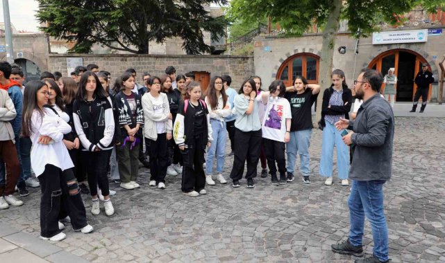 'Rota Talas' gezdiriyor, öğretiyor