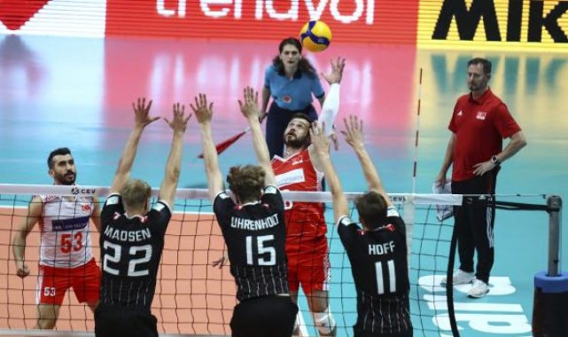 A Milli Erkek Voleybol Takımı grubunu lider tamamladı