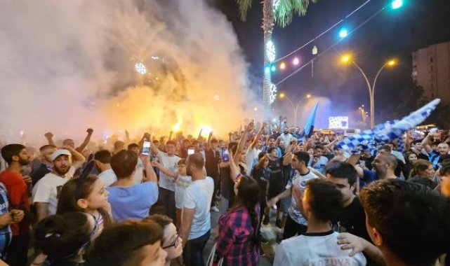 Adana Demirspor taraftarları, Avrupa'ya gidişi coşkuyla kutladı