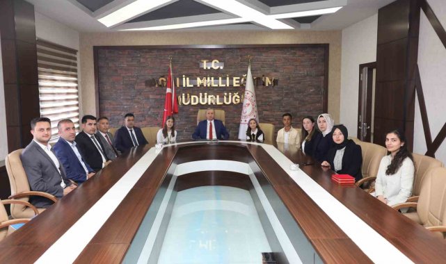 Ağrı Milli Eğitim Müdürü Kökrek, TÜBİTAK şampiyonu olan YBO öğrencilerini ağırladı
