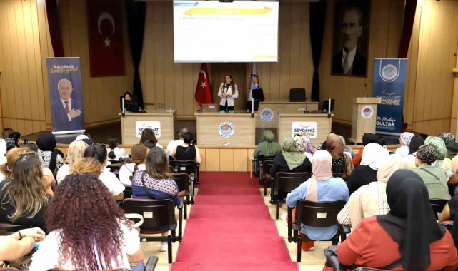 Akdeniz Belediyesi ebeveynlere 'Çocuğum Okula Hazır mı Semineri' verdi