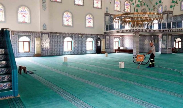 Akdeniz'de ibadethaneler bayrama hazırlanıyor