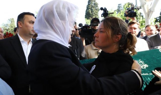Akşener, İYİ Parti İstanbul İl Başkan Yardımcısı Çamlıgüney'in cenazesine katıldı