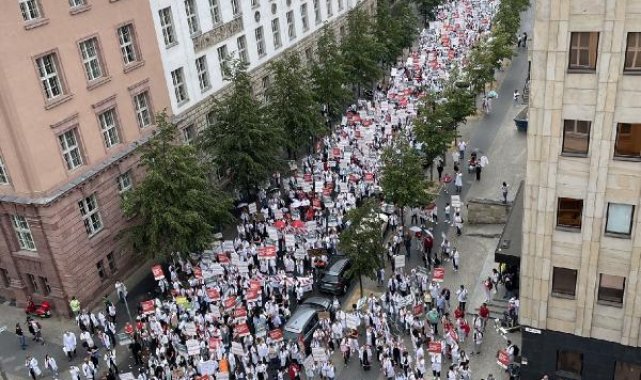 Almanya Sağlık Bakanı'ndan ilginç grev paylaşımı