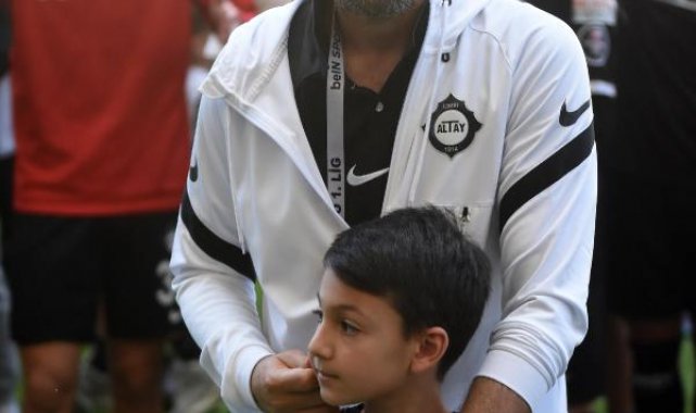 Altay'da Tuna Üzümcü geleceğini değerlendirdi