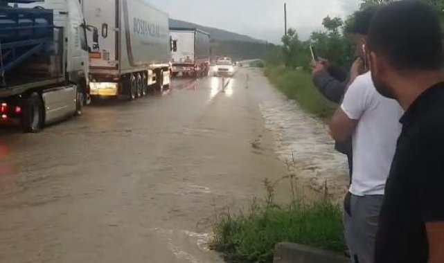 Amasya'da Gümüşhacıköy- Hamamözü karayolu yağış nedeniyle ulaşıma kapandı