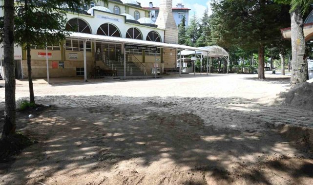 Anadolu Mahallesi Camiinin çevre düzenlemesi yapılıyor