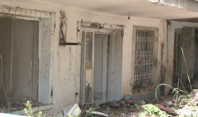 Ankara'da istinat duvarı gecekondu üzerine çöktü, aile şans eseri kurtuldu