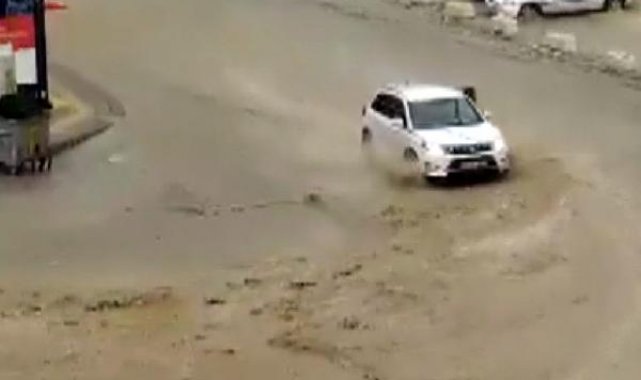 Ankara'da sağanak; yollar göle döndü, su baskınları yaşandı