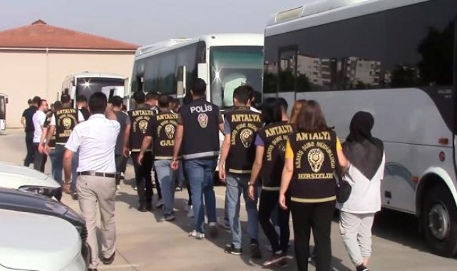 Antalya merkezli 10 ilde 'sanal vurgun' operasyonu: 17 gözaltı