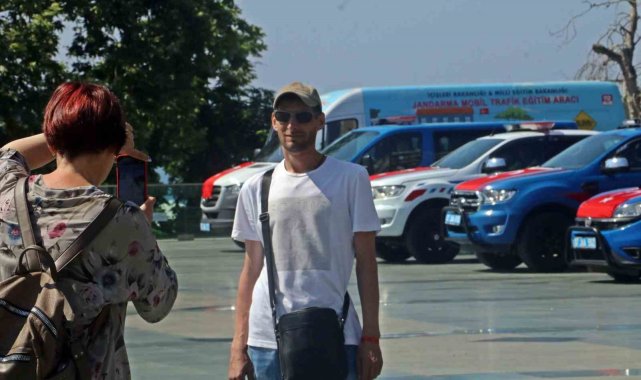 Antalya'da turistlerin cep telefonları 'jandarma' için kayda girdi