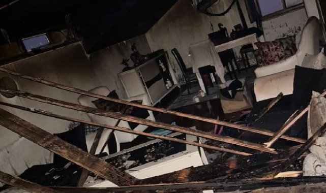 Apartmanın çatısına düşen yıldırım daireyi yaktı; ev sahibi kendisini dışarı attı, kedisi öldü