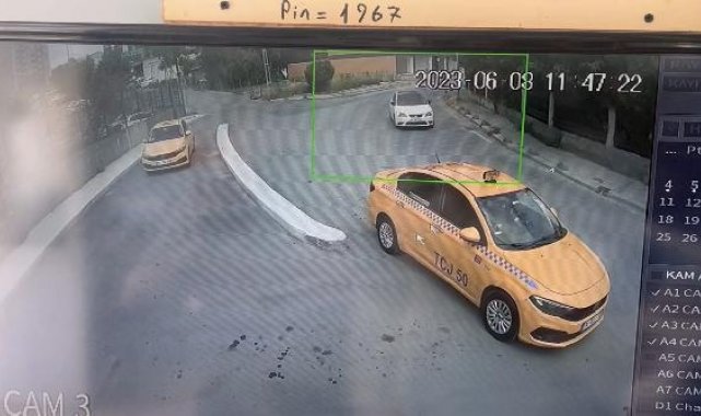 Arnavutköy'de otomobile silahlı saldırı kamerada