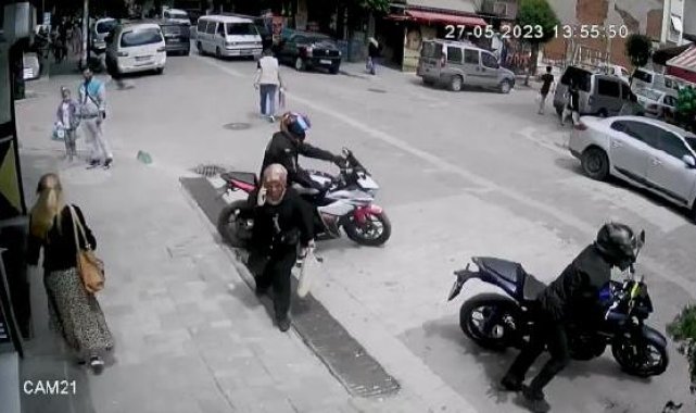 Avcılar'da otoparktan motosiklet hırsızlığı kamerada