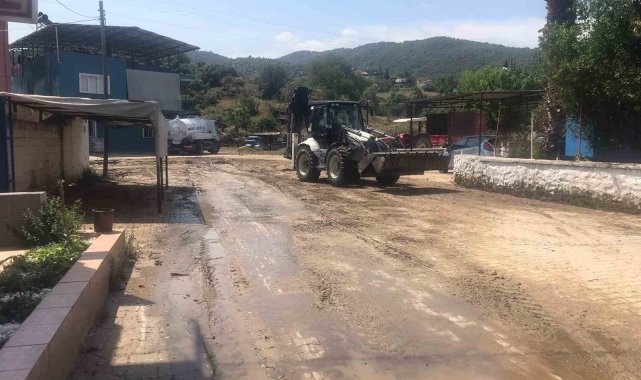 Bağarası'nda yağışların olumsuz etkilerine Söke Belediyesi müdahale etti