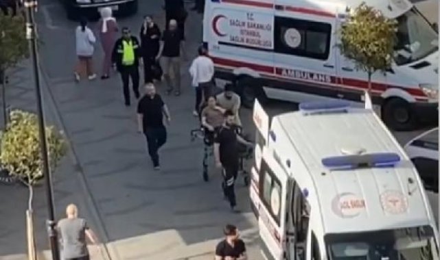Bağcılar'da kapısı açık seyreden minibüsten aşağı düştüler: 3 yaralı