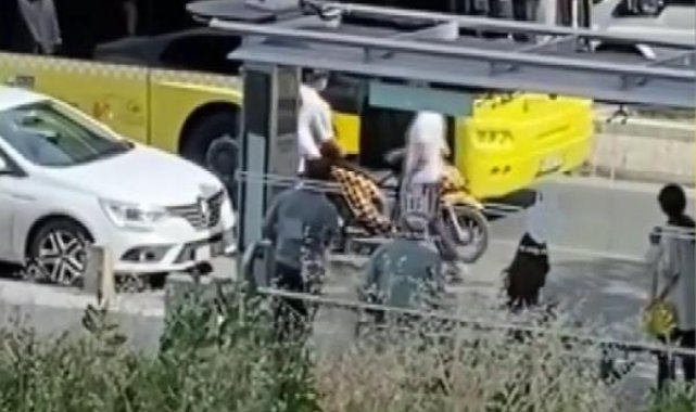 Bağcılar'da şoförüyle tartıştığı İETT otobüsünün camını kırdı