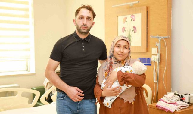 Bağırsakları göğüs kafesinde doğdu